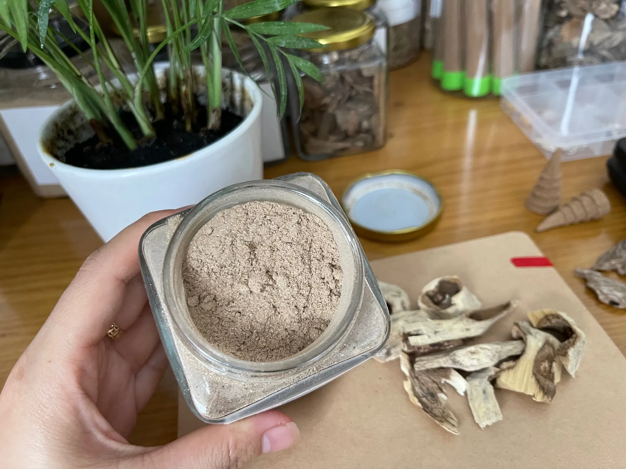 [Premium] Natural Agarwood Powder – Vietnamese Oud Powder for Incense, Home Fragrance &amp; Incense Making